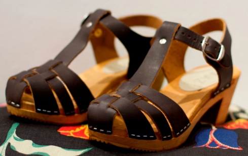 nina-z-anna-black-clog-sandal